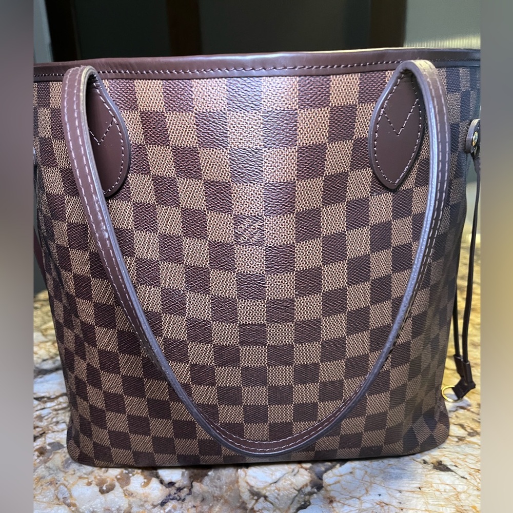 Louis Vuitton Neverfull MM (Rose Ballerine Interior) - Picture 4 of 11